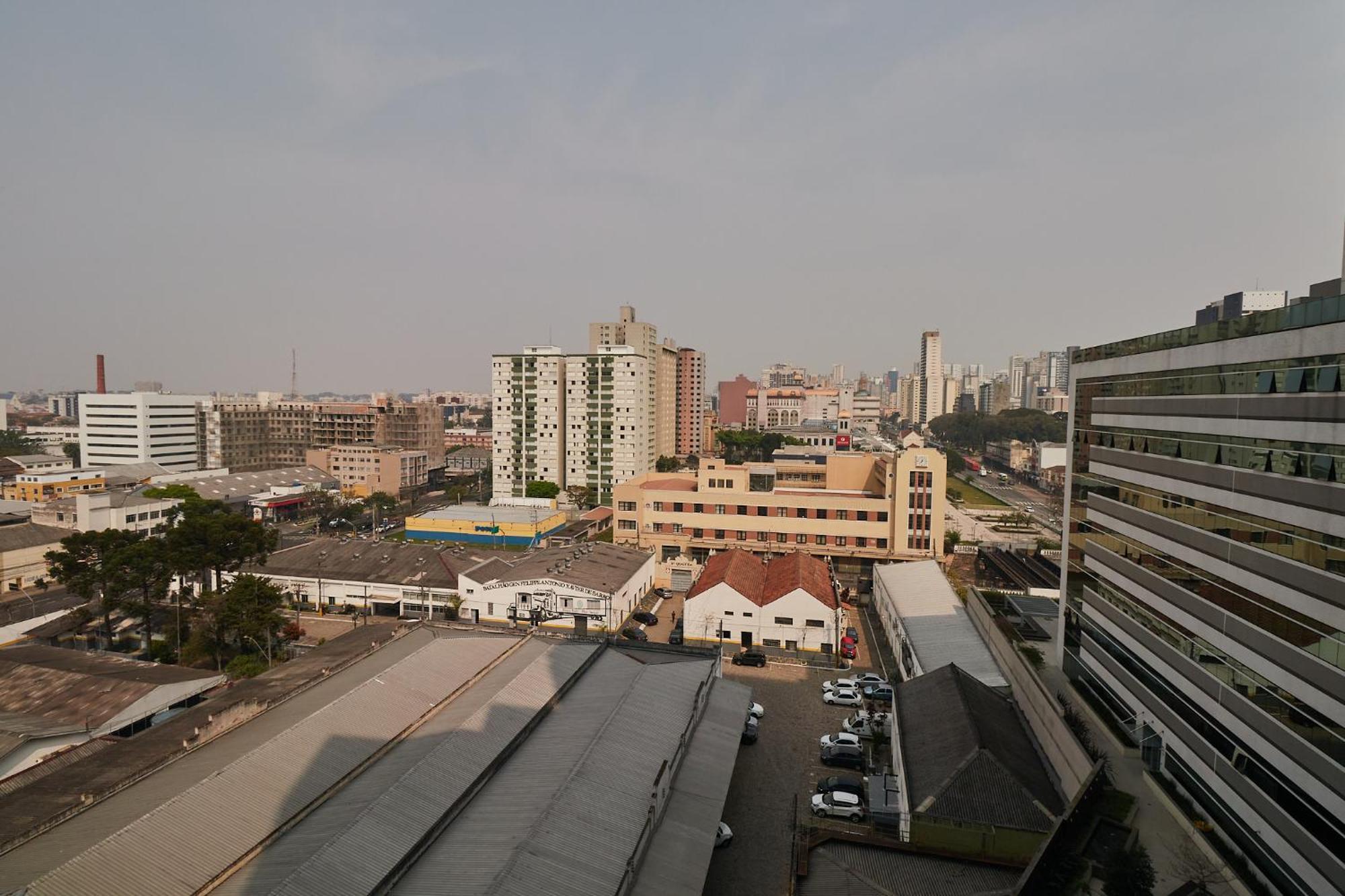 Estudio Aconchegante No Centro De Curitiba - Ar Condicio E Localizacao Perfeita! Exterior foto